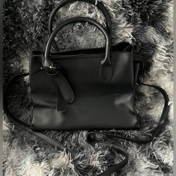 Handbags - Almost Like New: Black Handbag With Arm Strap Zipper Button Style